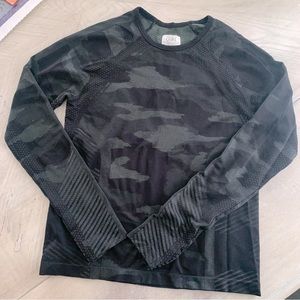 Athleta Girls Power-up Dream Crazy Big Top with finger opening size 7/8